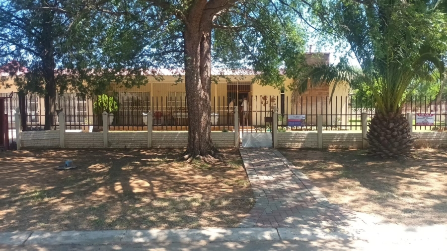 4 Bedroom Property for Sale in Hennenman Free State